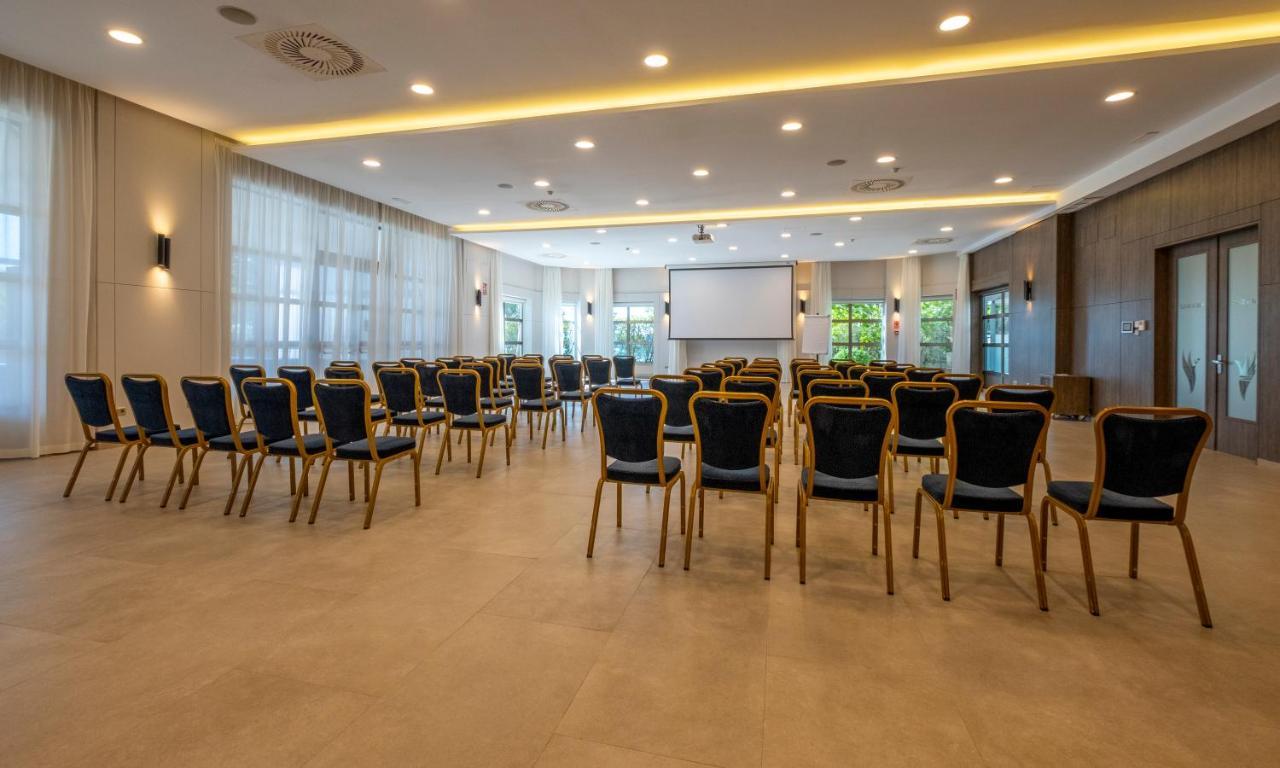 Hotel Attica21 Las Rozas Экстерьер фото